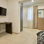 Luxury & Beach 2 Min Away