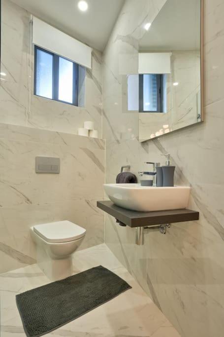 Luxury & 2 Min Away Apartamento *