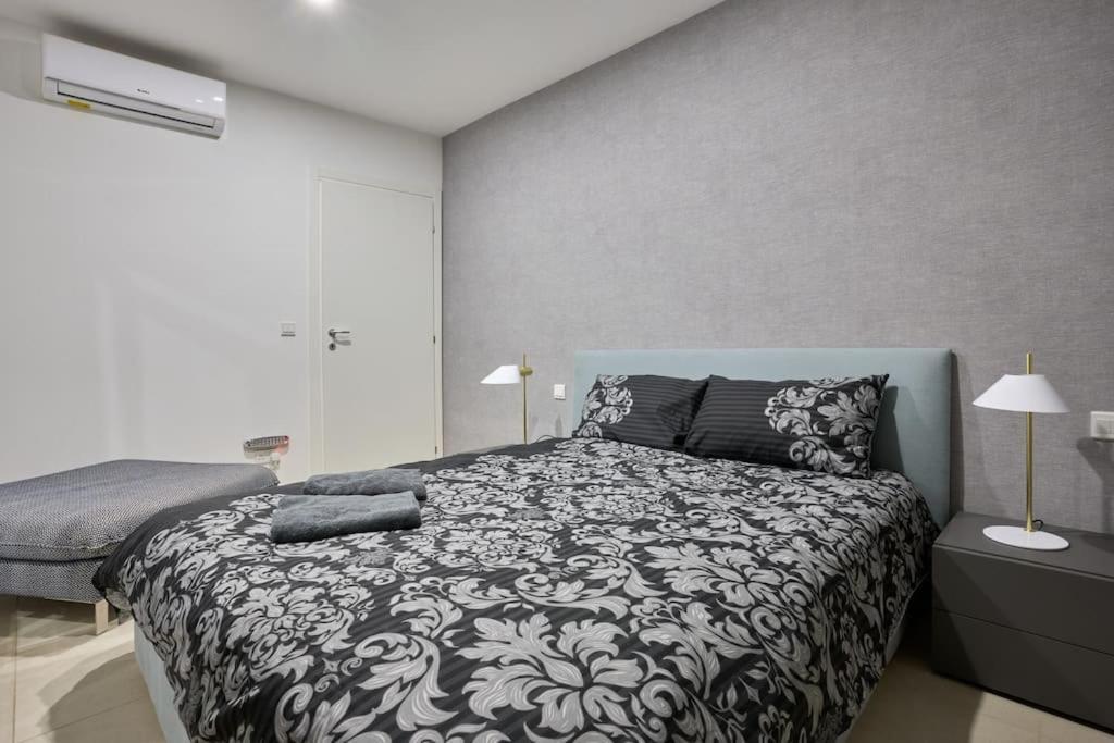 Luxury & 2 Min Away Apartamento